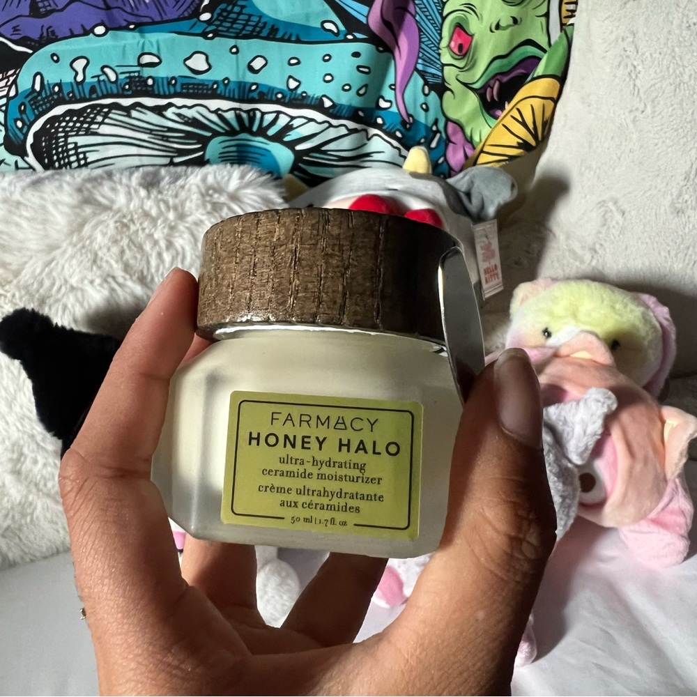 NWB FARMACY HONEY HALO ultra-hydrating
ceramide moisturizer